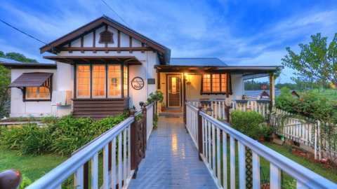 Andavine House - Bed & Breakfast - Food Delivery Shop 1