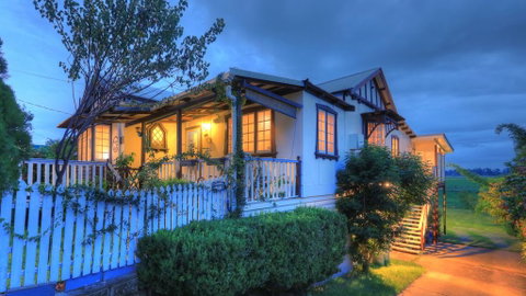 Andavine House - Bed & Breakfast - Food Delivery Shop 2