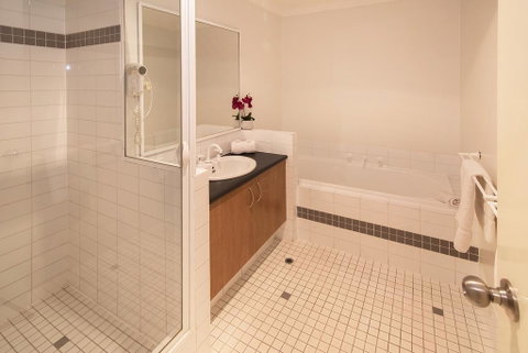 Apartment 115 - Located On The Main Street - Food Delivery Shop 3