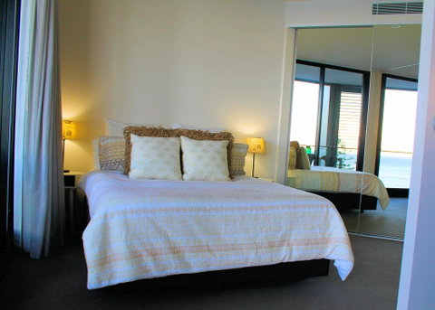 Apartment On King Street - Food Delivery Shop 2