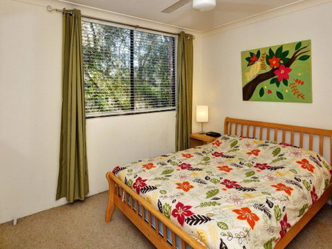 Apartment With Inground Pool - Food Delivery Shop 3