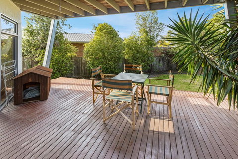 Aqua Vista - A Stroll To Paynesville Forshore - Food Delivery Shop 1