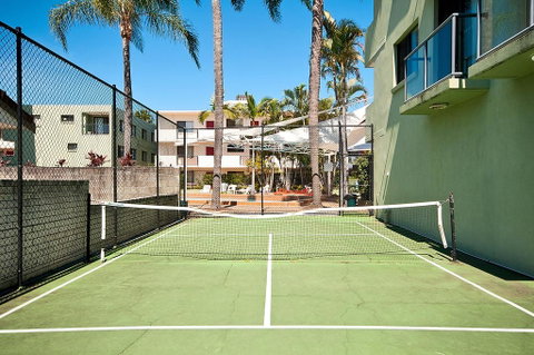 Aqualine Apartments On The Broadwater - Food Delivery Shop 3
