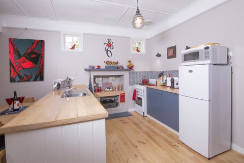 Artisan Retreat - Food Delivery Shop 2