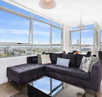 As the Sun Sets - Modern and Spacious 2BR Zetland Apartment Facing the Setting Sun - Food Delivery Shop