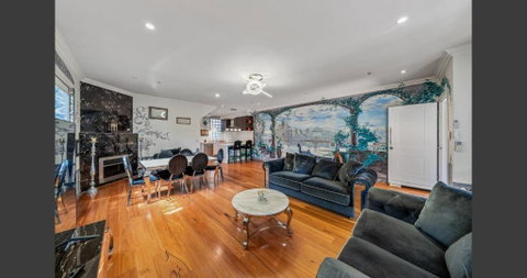 Luxury Beachfront Apartment In Sandringham - Food Delivery Shop 2