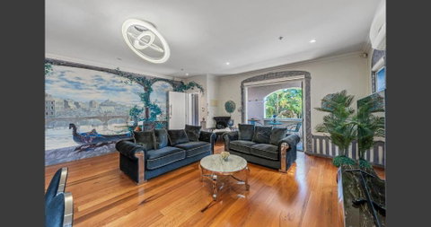 Luxury Beachfront Apartment In Sandringham - Food Delivery Shop 3