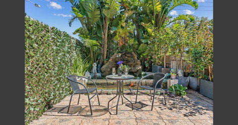 Luxury Beachfront Apartment In Sandringham - Food Delivery Shop 0