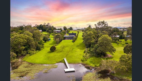 Luxury On Lake Tinaroo Lakefront Living - Food Delivery Shop 2