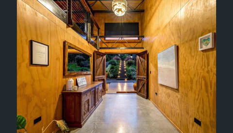 Luxury On Lake Tinaroo Lakefront Living - Food Delivery Shop 3