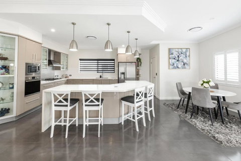 Magic On MacArthur - Food Delivery Shop 3