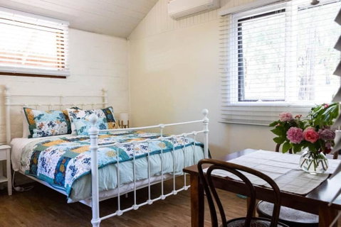 Maldon Cosy Garden Cottage - Charming One Room Studio - Food Delivery Shop 0