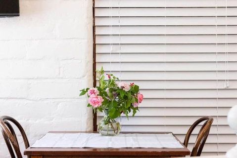 Maldon Cosy Garden Cottage - Charming One Room Studio - Food Delivery Shop 1