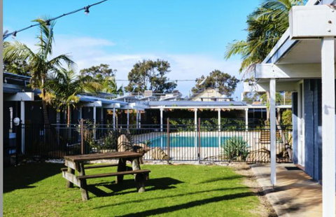 Mallacoota Hotel Motel - Food Delivery Shop 2