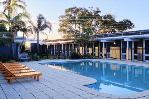 Mallacoota Hotel Motel - Food Delivery Shop 1