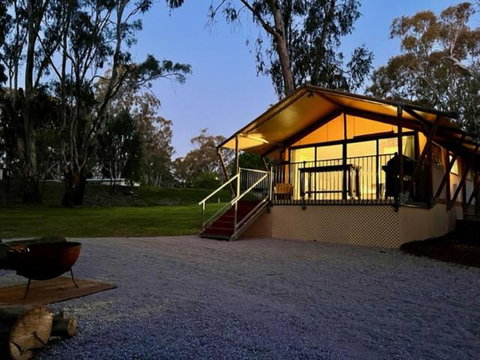 McLean Beach Holiday Park - Food Delivery Shop 0