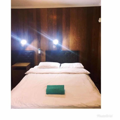 Meekatharra Hotel - Food Delivery Shop 1