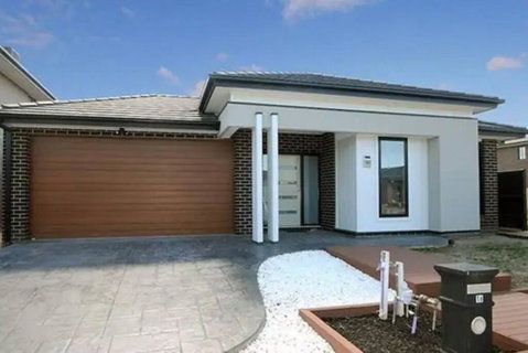 Mel South East Huge Luxury Home - Food Delivery Shop 0
