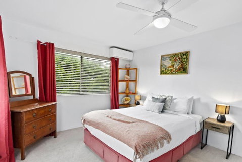 Mid-Century Morningside 2-Bed Apartment - Food Delivery Shop 2