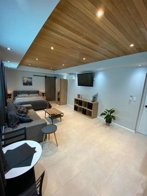 Mindarie Beachside Studio - Food Delivery Shop 0