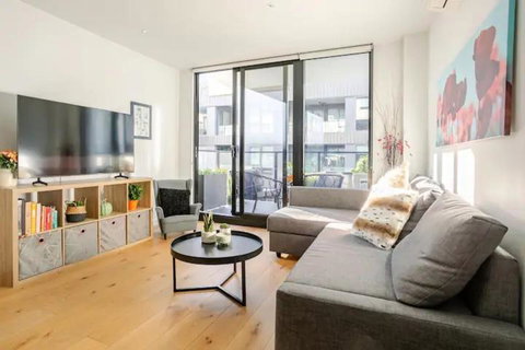 Modern 1BD ; Pool, Gym, Secure Underground Carpark - Food Delivery Shop 3