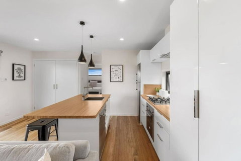 Modern And Scenic Valley Escape - Food Delivery Shop 1