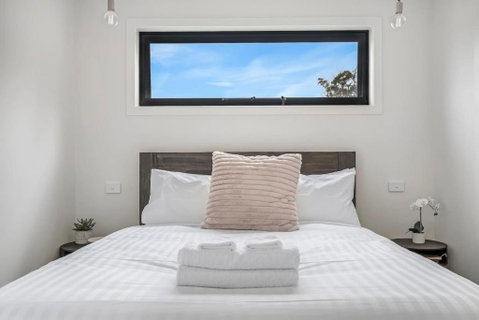 Modern And Scenic Valley Escape - Food Delivery Shop 3