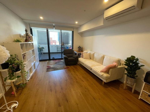 Modern Apartment Near Airport - Food Delivery Shop 0