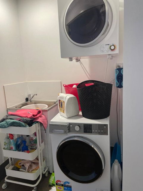 Modern Apartment Near Airport - Food Delivery Shop 2
