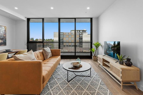 Modern Apartment On Burgundy Precinct & Parklands - Food Delivery Shop 0