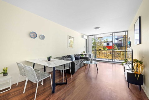 Modern Apt - Free Parking - Convenient Location - Food Delivery Shop 2