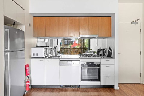 Modern Apt - Free Parking - Convenient Location - Food Delivery Shop 3