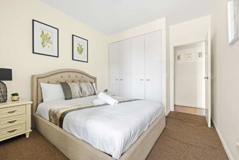 Modern Apt - Free Parking - Convenient Location - Food Delivery Shop 1