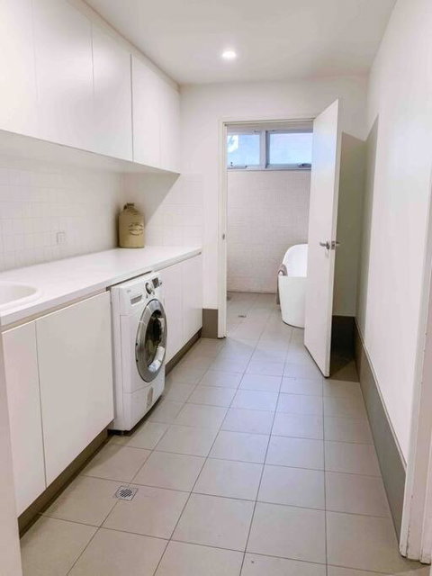 Modern House Close To CBD & Adelaide Oval - Food Delivery Shop 2