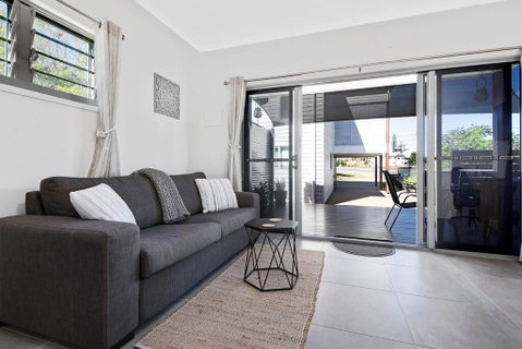 Modern Luxury Studio Apartment - Food Delivery Shop 2