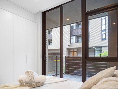 Modern Split Level 2Bed With Pool - Food Delivery Shop 1