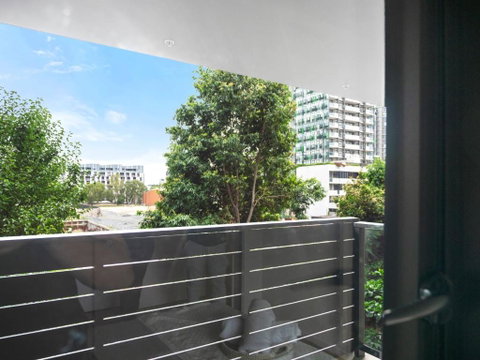 Modern Split Level 2Bed With Pool - Food Delivery Shop 2