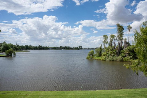 Mulwala Lakeside Apartment - Food Delivery Shop 1