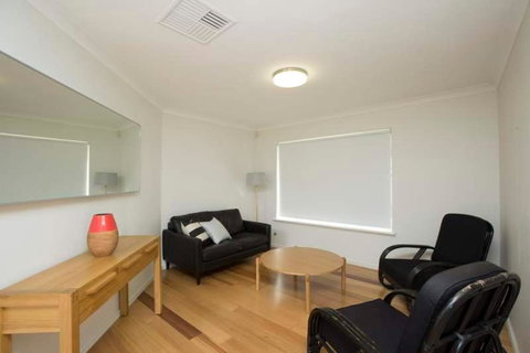 Mt Pleasant Short Stay - Food Delivery Shop 3