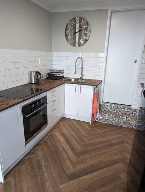 Newly Renovated With Ocean Views - Food Delivery Shop 3