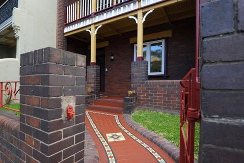 Newtown Vibes With Pool & Parking - Food Delivery Shop 3