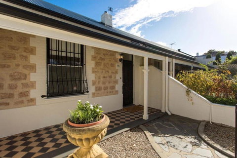 North Adelaide Row Cottage Monte - Food Delivery Shop 0