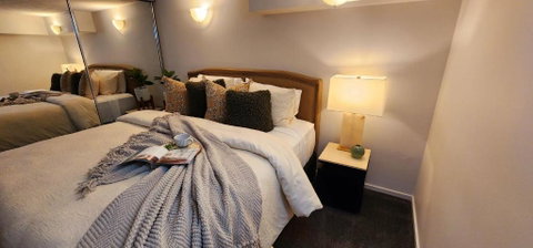 NYC Loft Brisbane, Free Parking! - Food Delivery Shop 0
