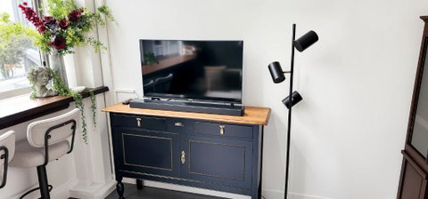 NYC Loft Brisbane, Free Parking! - Food Delivery Shop 3