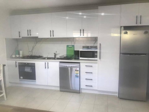 Oakleigh Private Unit - Food Delivery Shop 0