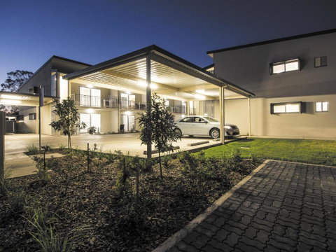 Oaks Middlemount Suites - Food Delivery Shop 1