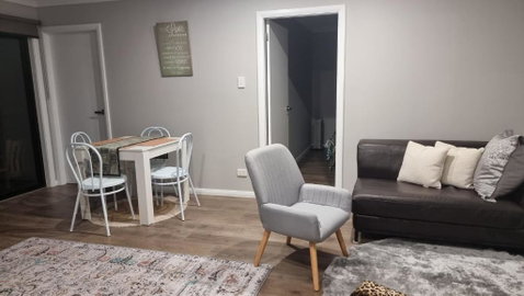 Oasis In The Heart Of Dural - Food Delivery Shop 1