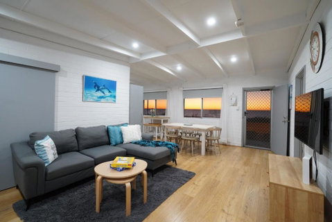 OCEA84 - Quinns Beach Shack: Ocean Views - Food Delivery Shop 0