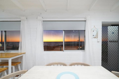 OCEA84 - Quinns Beach Shack: Ocean Views - Food Delivery Shop 1