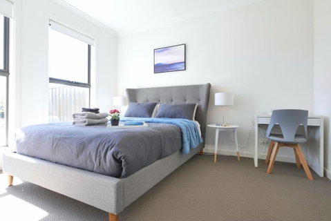 No Stairs Dbl Garage Aircon Woodville North - Food Delivery Shop 1